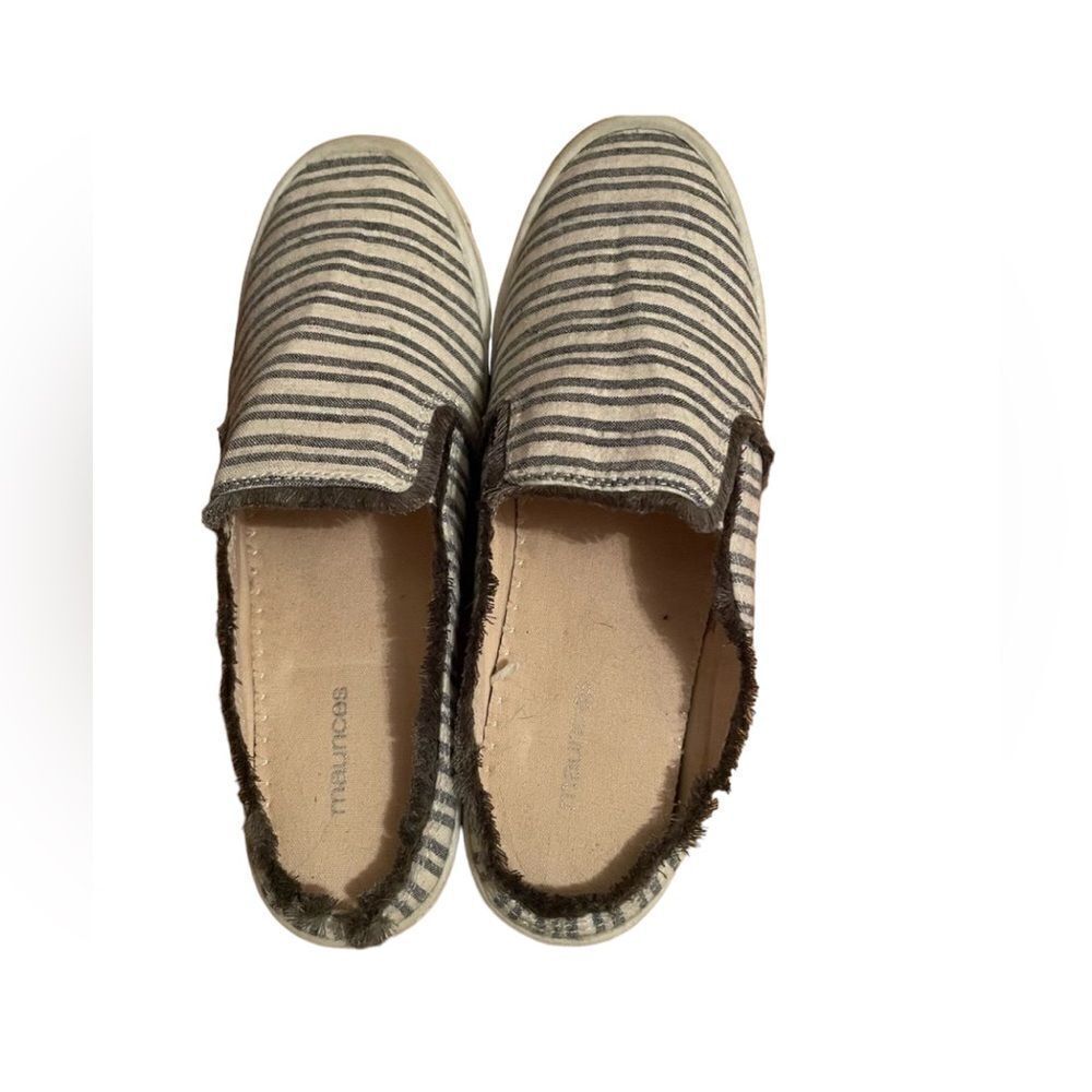 3 for $30! Used Maurice’s women’s Molly stripe slip on